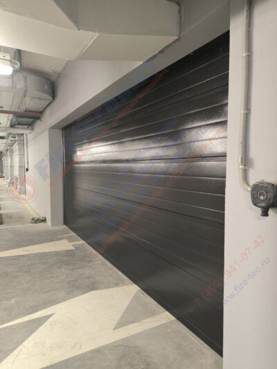 Секционные противопожарные ворота FireTechnics-S EI60 без калитки в паркинге ЖК